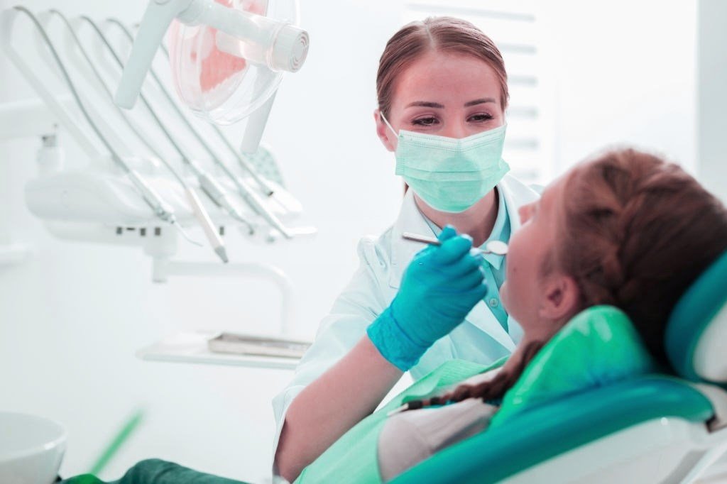 How a candidate can apply for dental assistant jobs?
